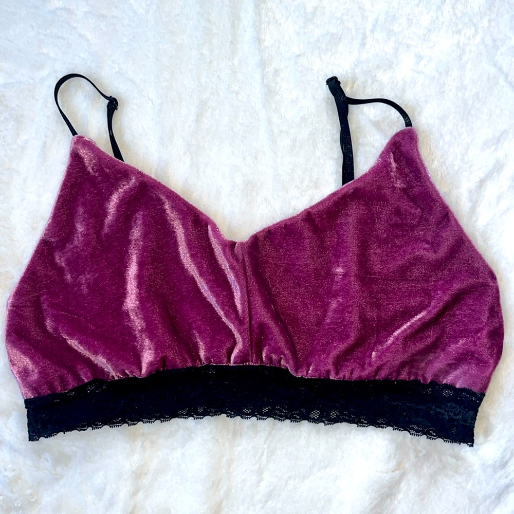 Buckle Daytrip bralette in velour & lace. M/L
